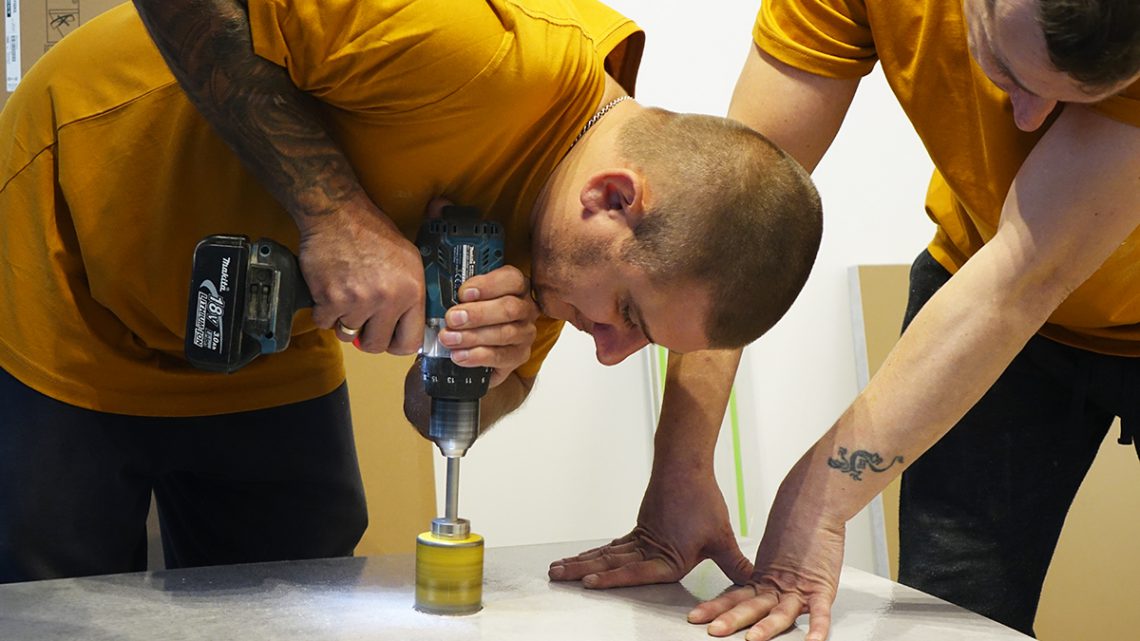 Komu najlepiej powierzyć montowanie mebli kuchennych?